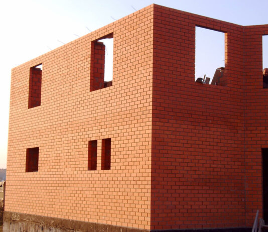 Строительство дома из кирпича