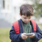 Какой смартфон выбрать для своего ребенка