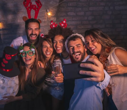 Как совместить праздничный банкет и новогодний тимбилдинг