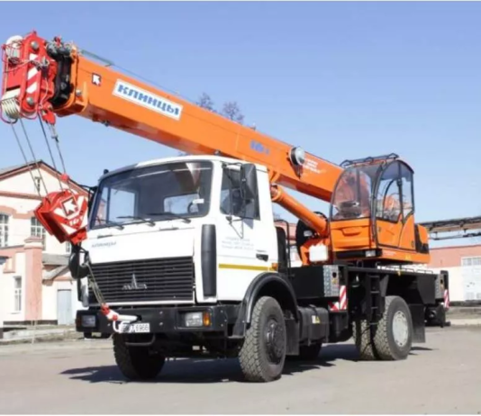 Аренда автокранов 40 тонн для работы: как работает эта машина и чем помогает в строительстве