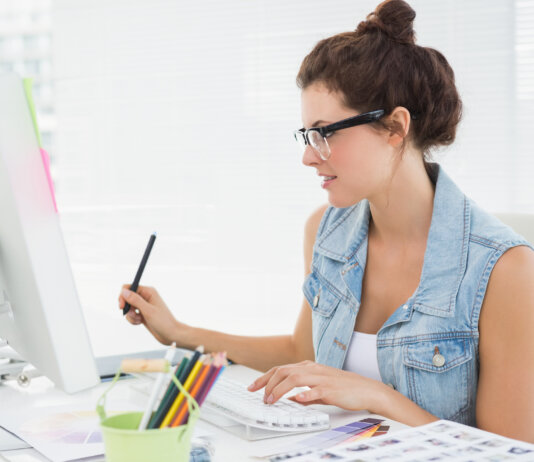 Компьютерный график и дизайнер: заработок на дому и свободное творчество