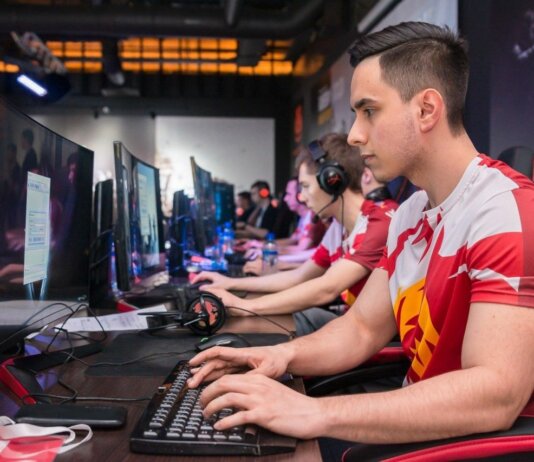 Почему нужно делать ставки на киберспорт?