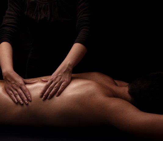 Массаж руками красивых девушек