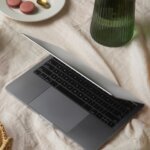 Мастер-класс по замене аккумулятора MacBook: Шаг за шагом к продлению жизни вашего устройства freepik