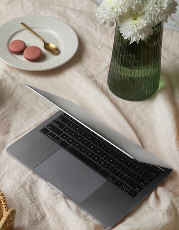 Мастер-класс по замене аккумулятора MacBook: Шаг за шагом к продлению жизни вашего устройства freepik